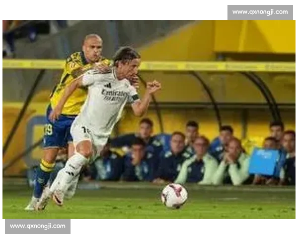 亚马尔遭炮轰引德比冲突：别学维尼修斯，梅西从不说皇马盗窃